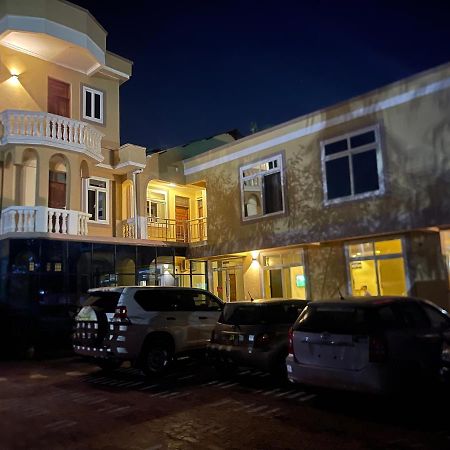 Moments Park Motel Дар-ес-Салам Екстер'єр фото