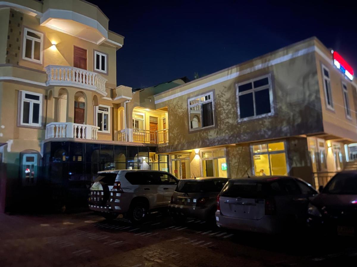 Moments Park Motel Дар-ес-Салам Екстер'єр фото